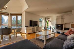 Effiziente Wohnung mit Kamin, Loggia, Balkon & Tiefgaragen-Stellplatz – 22391 Hamburg – Vorschaubild 5