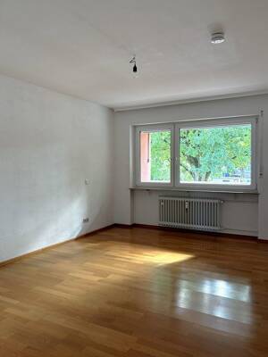 Renovierte 3 Zimmer Wohnung mit Balkon und Blick ins Grüne in ruhiger Lage von Sachsenhausen Süd – 60599 Frankfurt am Main – Vorschaubild 3