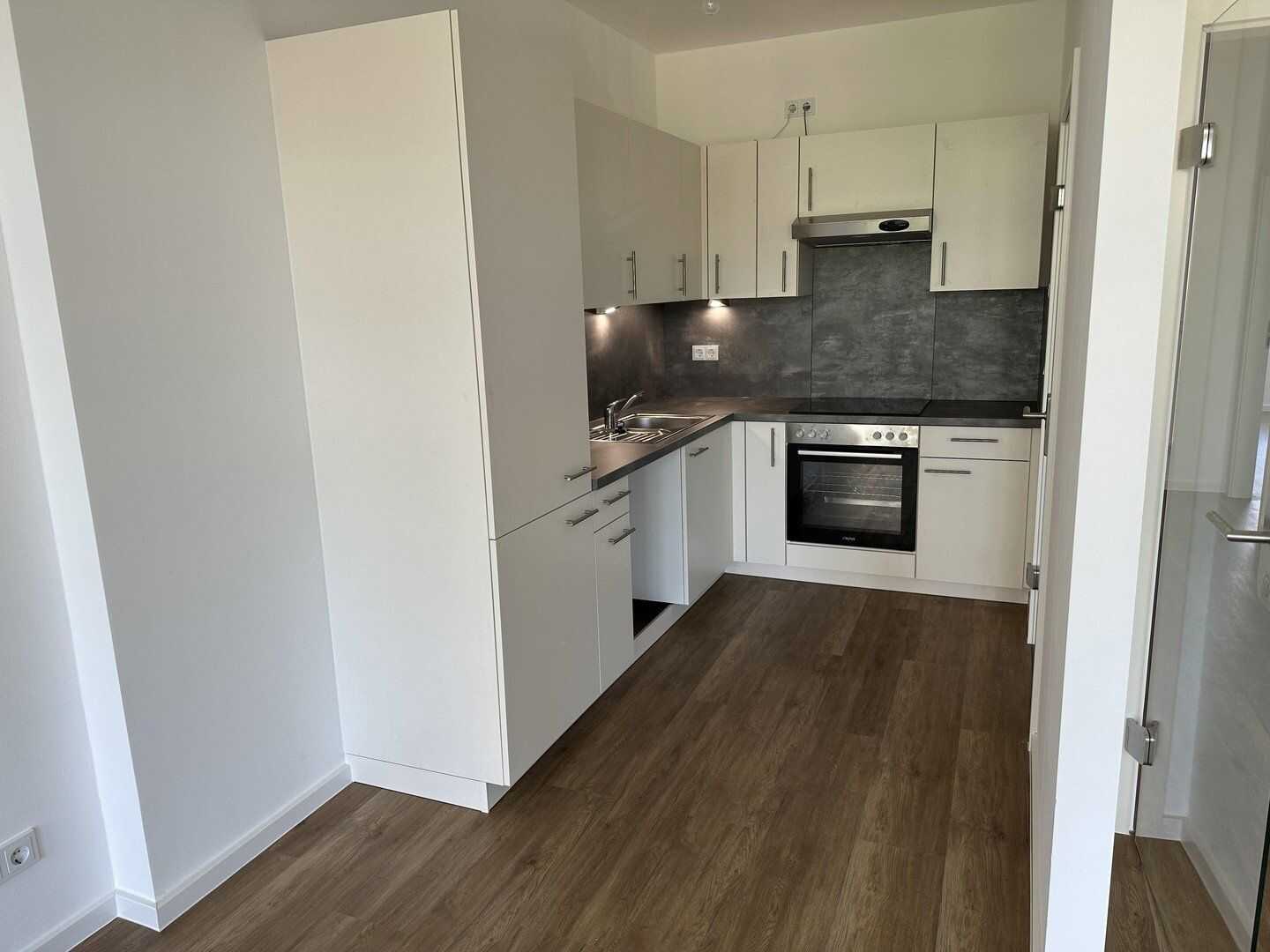 Renovierte 2 - Zimmer Wohnung direkt am Rotkreuzplatz – München – Vorschaubild 2