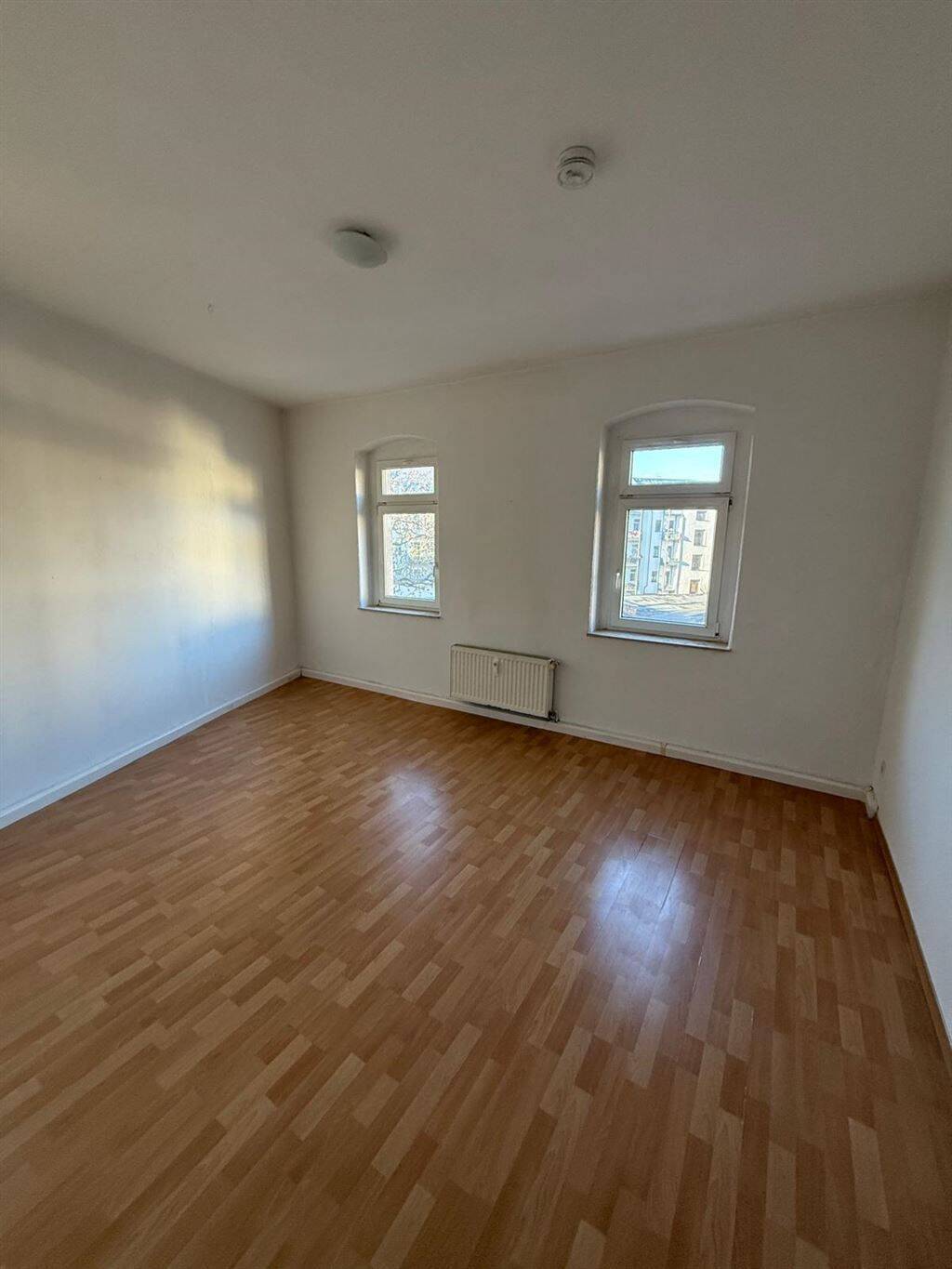 Großzügige Hinterhaus 2-Zimmer mit Laminat, EBK und Wannenbad in uninaher Lage! – Chemnitz – Vorschaubild 8