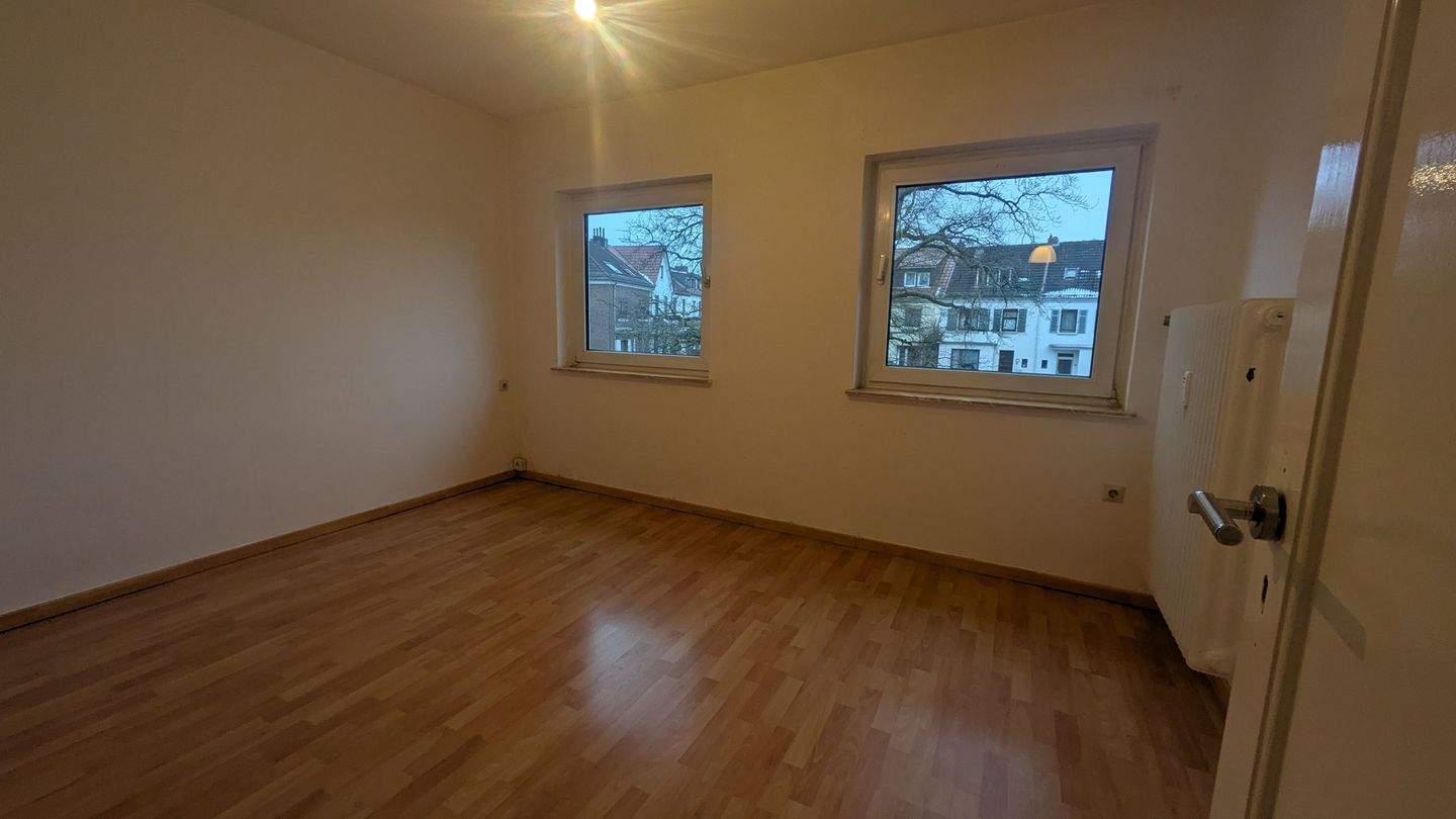 ## Schöne Lage, 3 Zi., EBK, Laminat, DU Bad, Wintergarten ## – Bremen – Vorschaubild 2