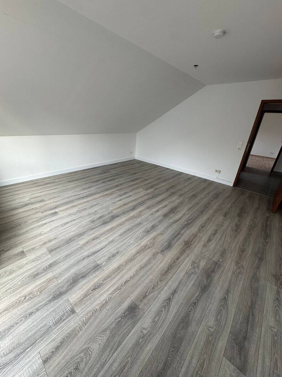 WG-Zimmer mit Balkon / Köln-Porz / 15 Min zum Flughafen (CGN) – Köln – Bild 1 von 3