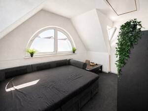 1-Zimmer-Dachgeschosswohnung - inklusive Balkon, ausgebautem Dachboden und Tiefgaragenstellplatz – 26135 Oldenburg – Vorschaubild 2