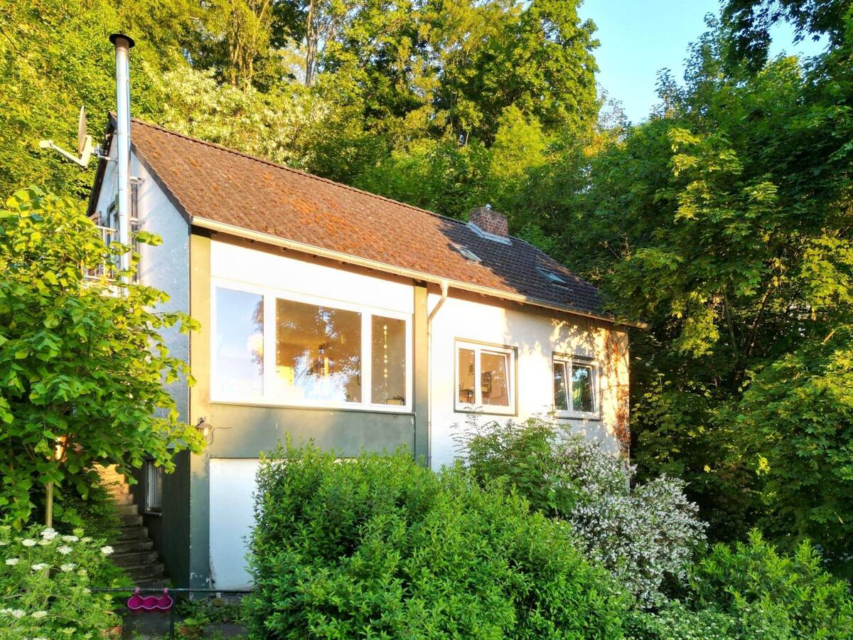 Haus mit Aussicht am Fuße des Venusberges auf Grundstück mit großem Baufenster – 53129 Bonn – Bild 1 von 9