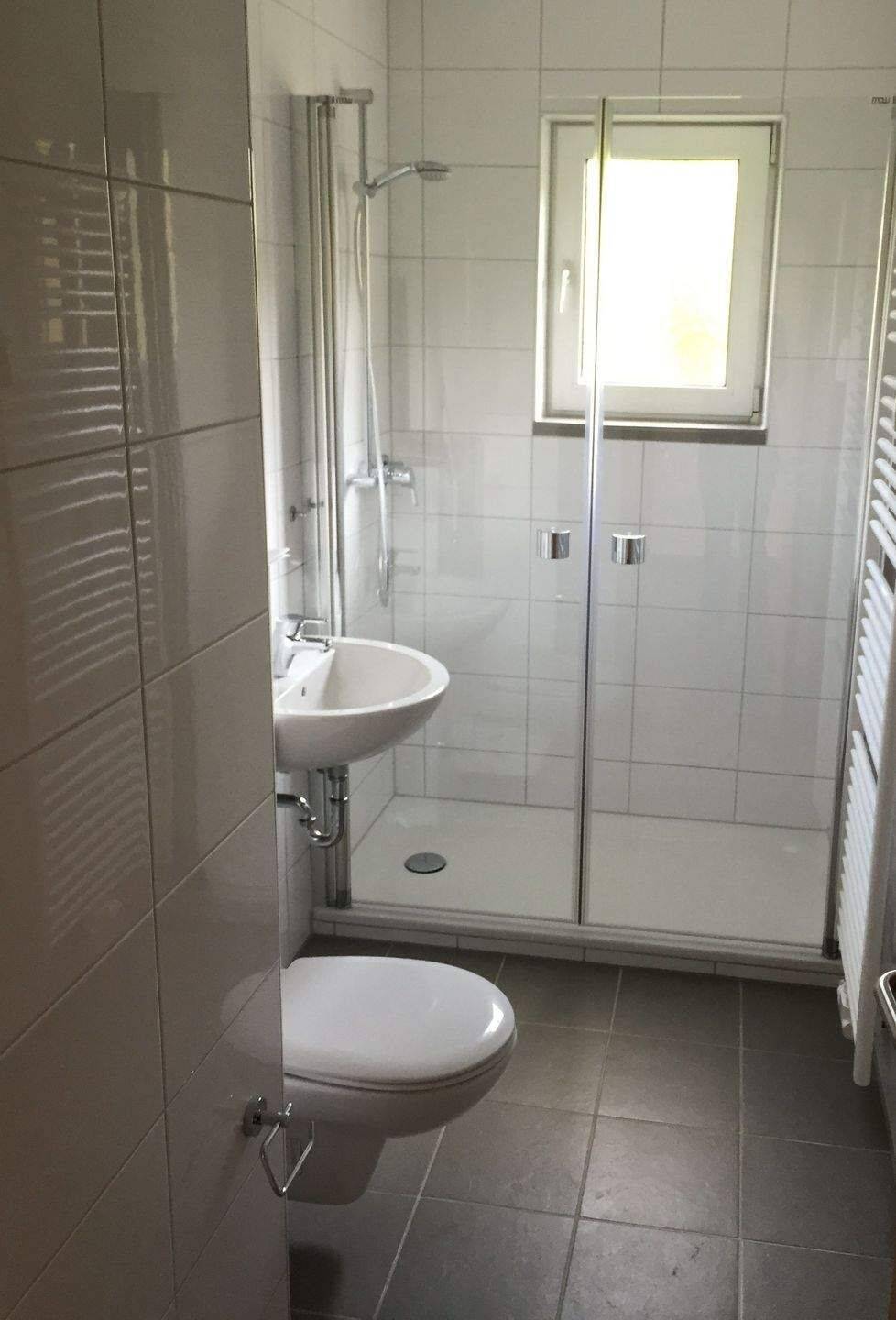 Ab 01.10. komplett modernisierte 3,5-Raum Wohnung mit Winterdienst, Treppenhausreinigung und Fernwärme – Oberhausen – Vorschaubild 2