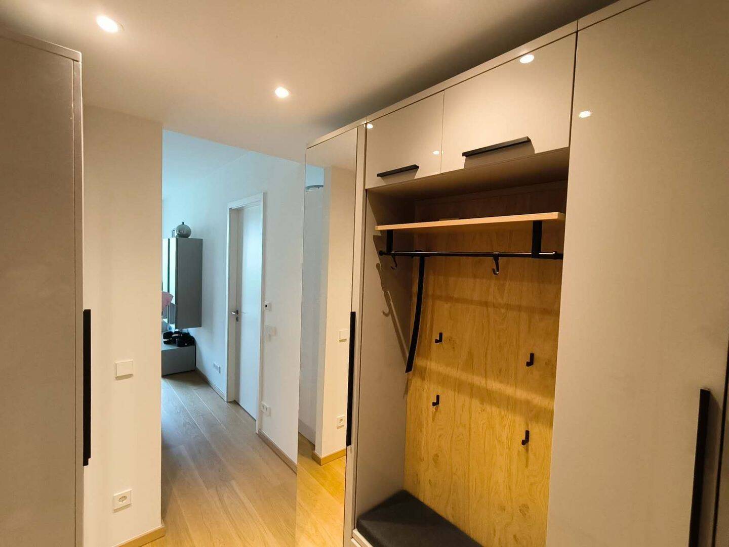 Exklusive 2-Zimmer-Wohnung mit Terrasse und Garten in Harlaching – direkt am Isarufer gelegen – München – Vorschaubild 5