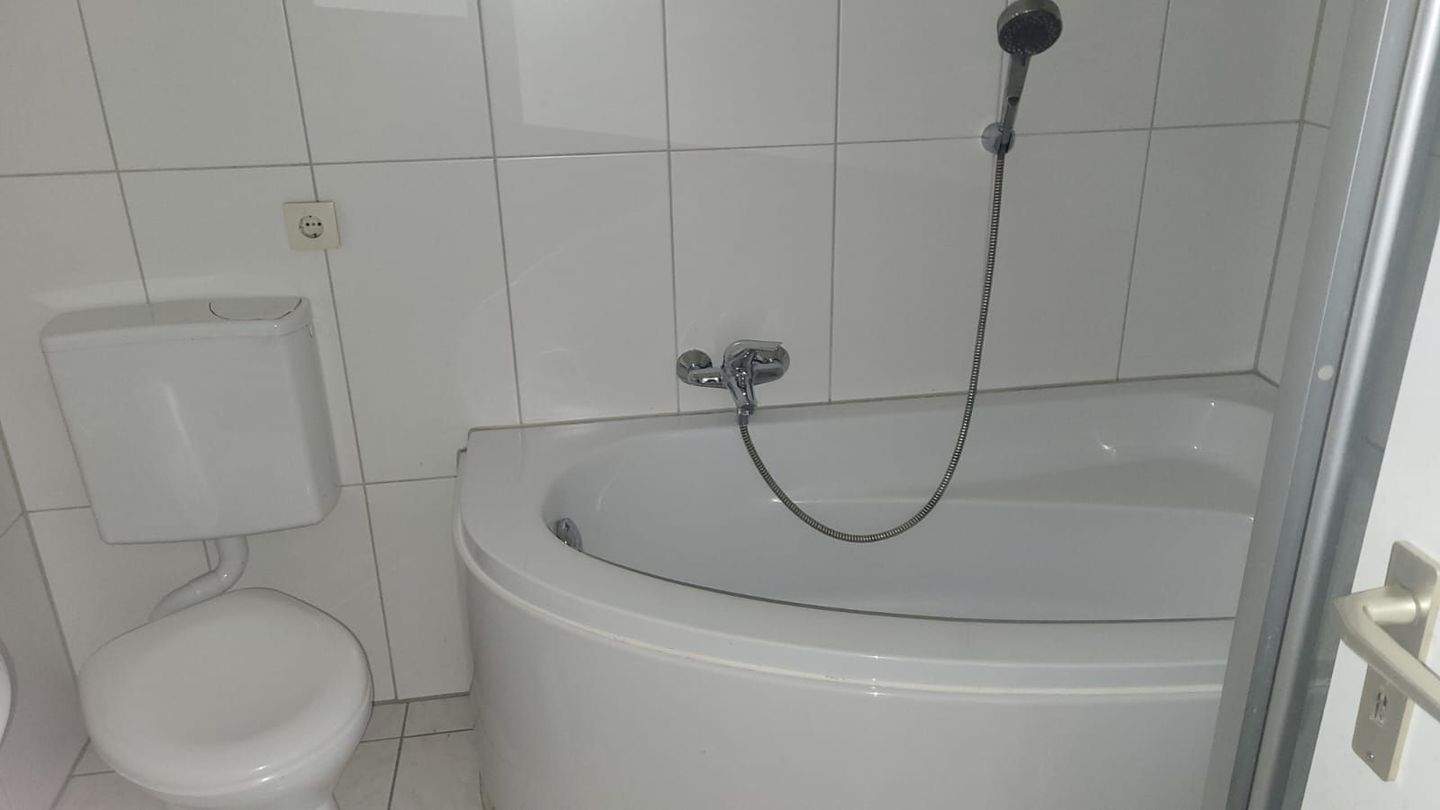 Lichtdurchflutete,geräumige 5-Zimmer-Wohnung – Regensburg – Vorschaubild 4