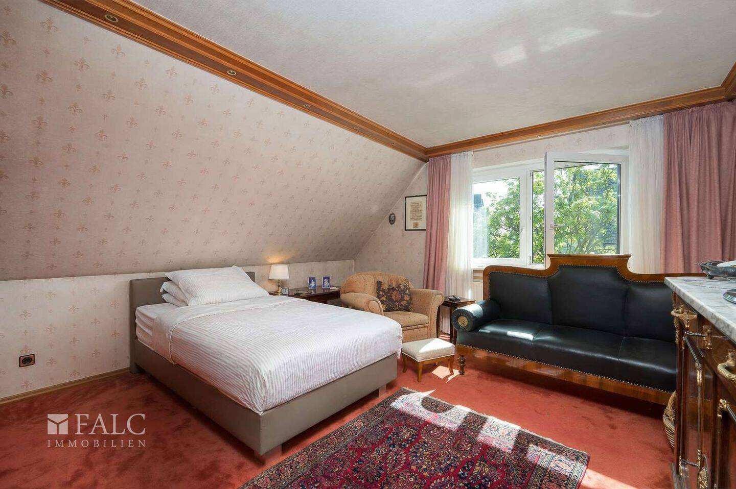 5-Raum-Dachgeschoss-Maisonette mit zwei Balkonen und besonderem Wohncharakter in Essen-Haarzopf – Essen – Vorschaubild 8