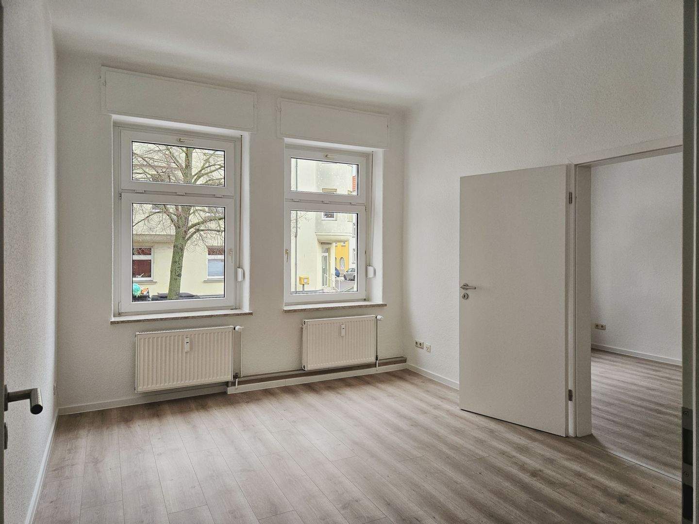 Mit Video: Praktische Hochparterre-Wohnung mit Tageslichtbad – Magdeburg – Vorschaubild 3