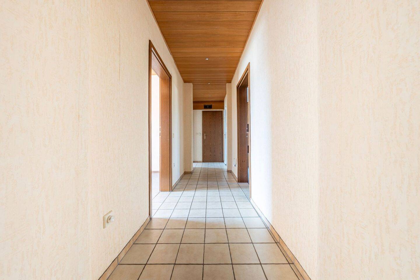 Vielseitiges Dreifamilienhaus mit großem Grundstück und 4 Garagen – Castrop-Rauxel – Vorschaubild 9