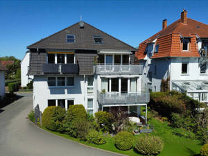 Helle Zweizimmerwohnung mit eigener Terrasse in ruhiger Lage