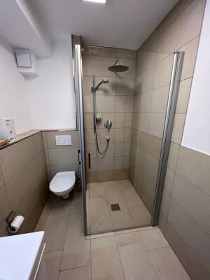 Bo.-WEITMAR-MARK, ideal für Singles: top möblierte 2-Zi-Souterrain-Whg. mit offener Küchenzeile u. Duschbad – 44795 Bochum – Vorschaubild 3