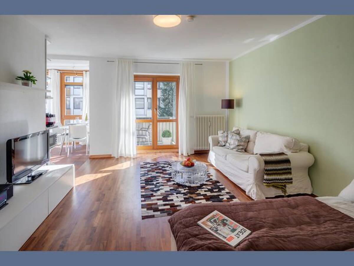 Möbliert: Großzügiges Apartment in guter, ruhiger Lage – 81547 München – Bild 1 von 9