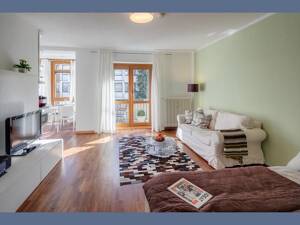 Möbliert: Großzügiges Apartment in guter, ruhiger Lage