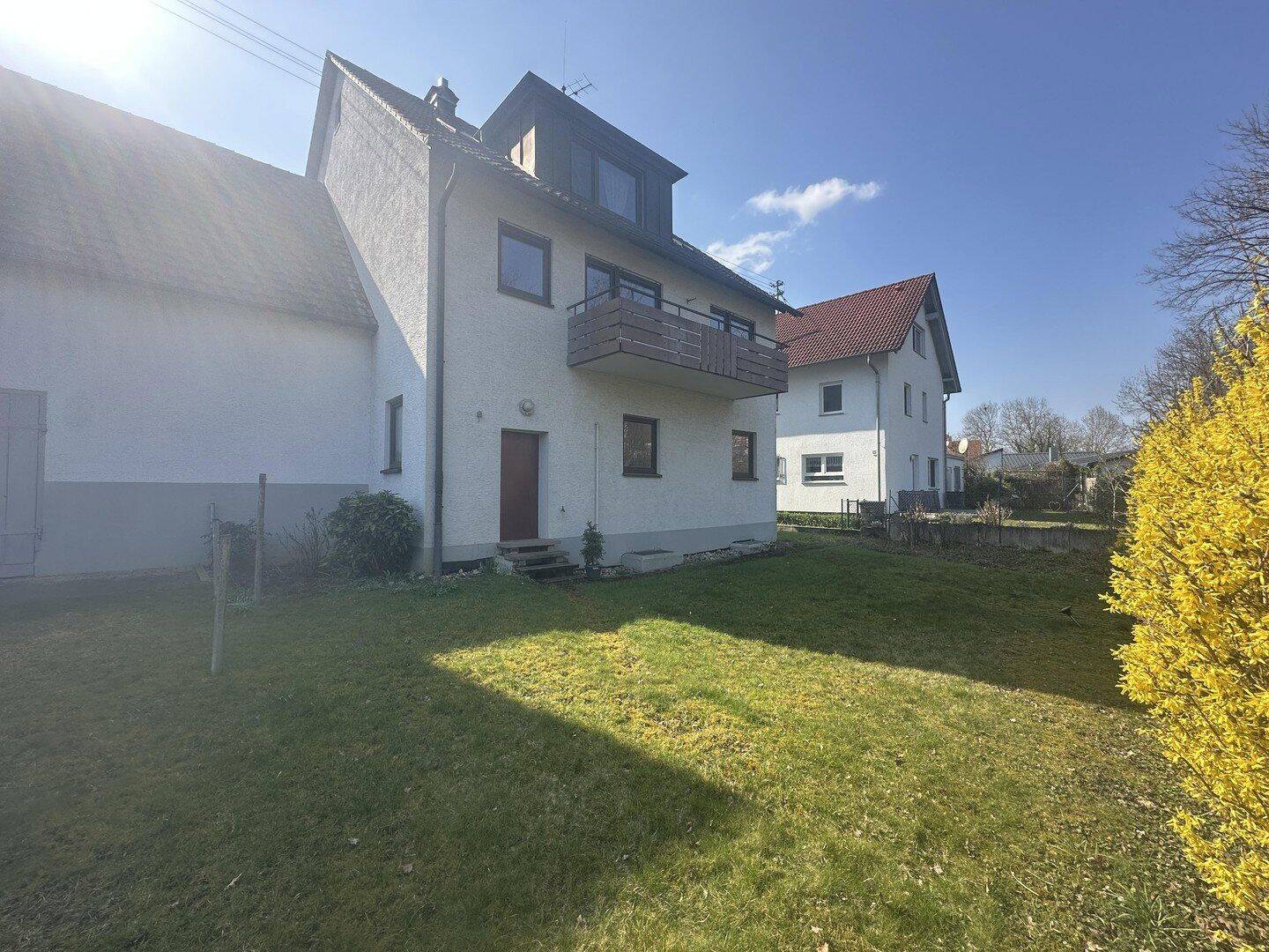 Zweifamilienhaus mit Garten in Remseck-Hochdorf – Remseck am Neckar – Vorschaubild 2