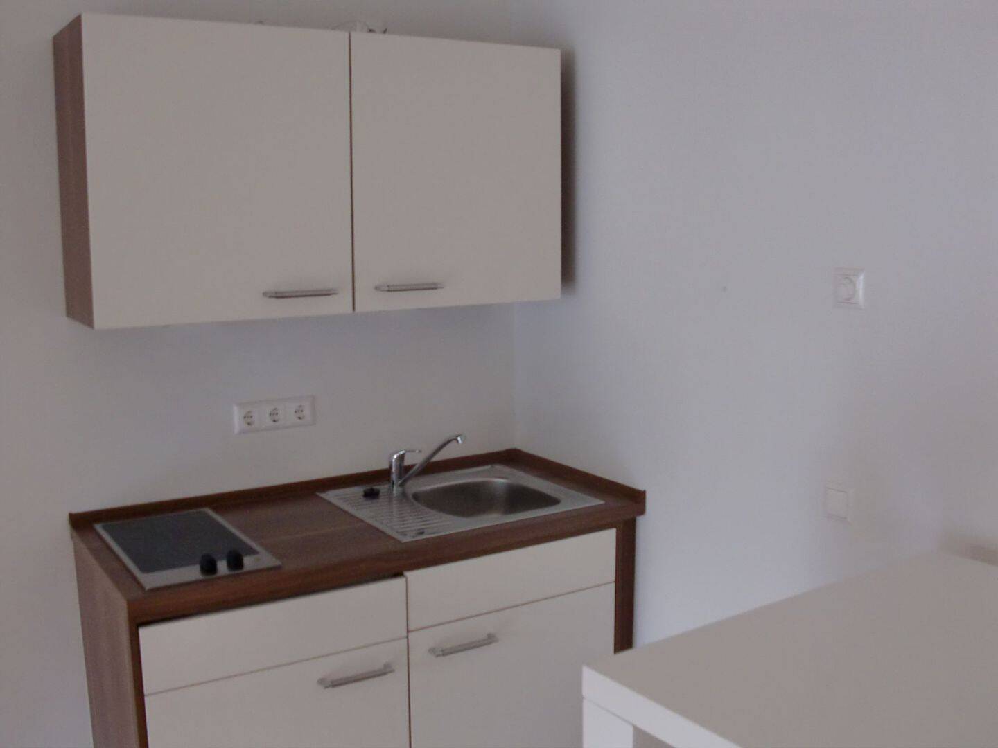Modern möbliertes 1-Zimmer Studentenapartment im Zollhausviertel – Erlangen – Vorschaubild 3