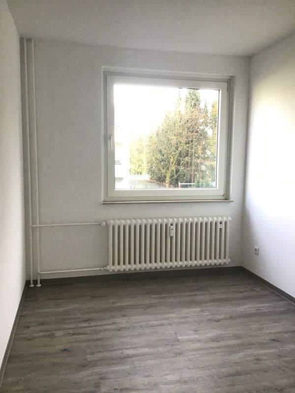 Renovierte 3-Zimmer-Wohnung mit Balkon – Bielefeld – Vorschaubild 2