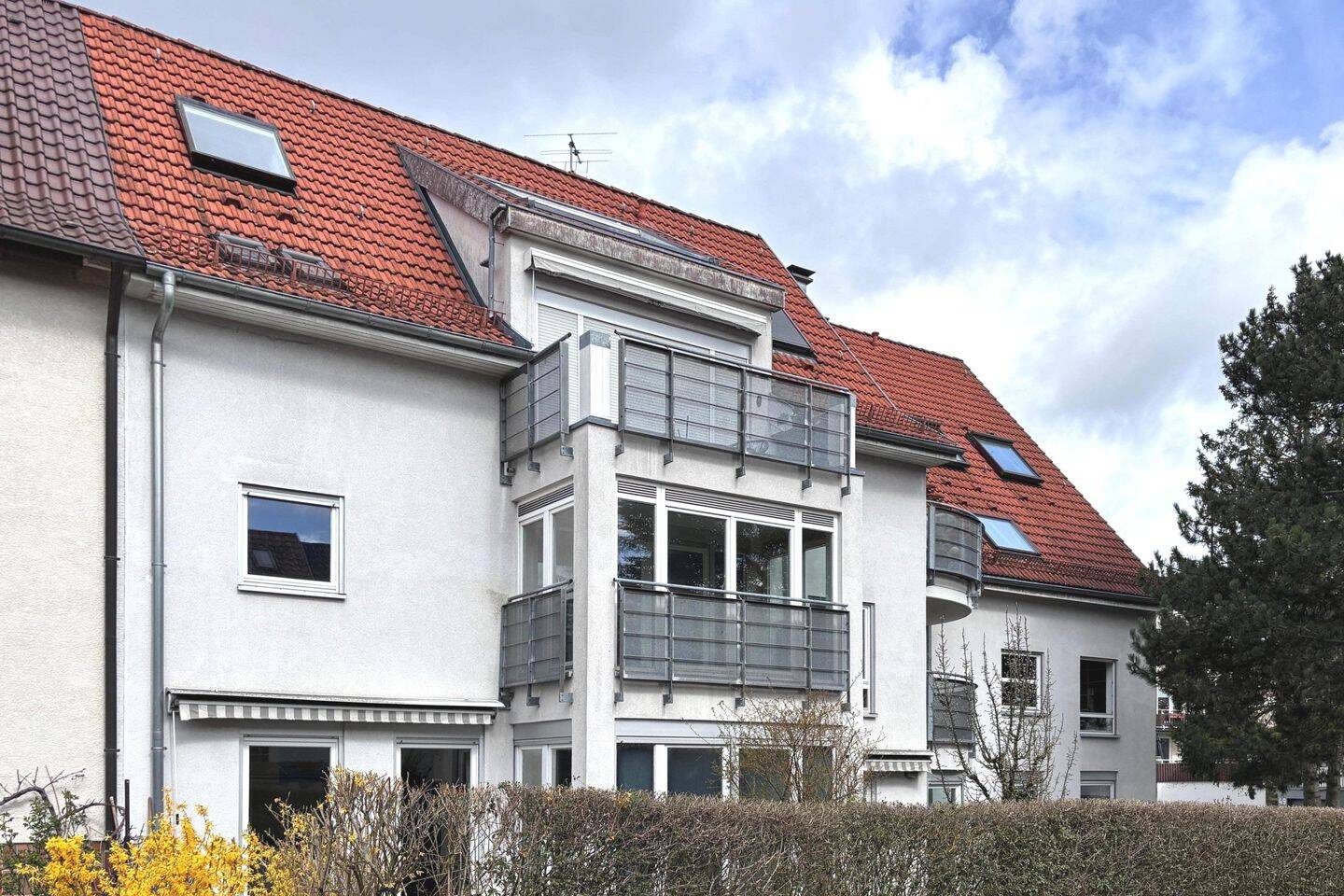 Sofort freie 2-Zimmer-Eigentumswohnung mit verglaster Südloggia in sehr gefragter Lage! – Stuttgart – Vorschaubild 2