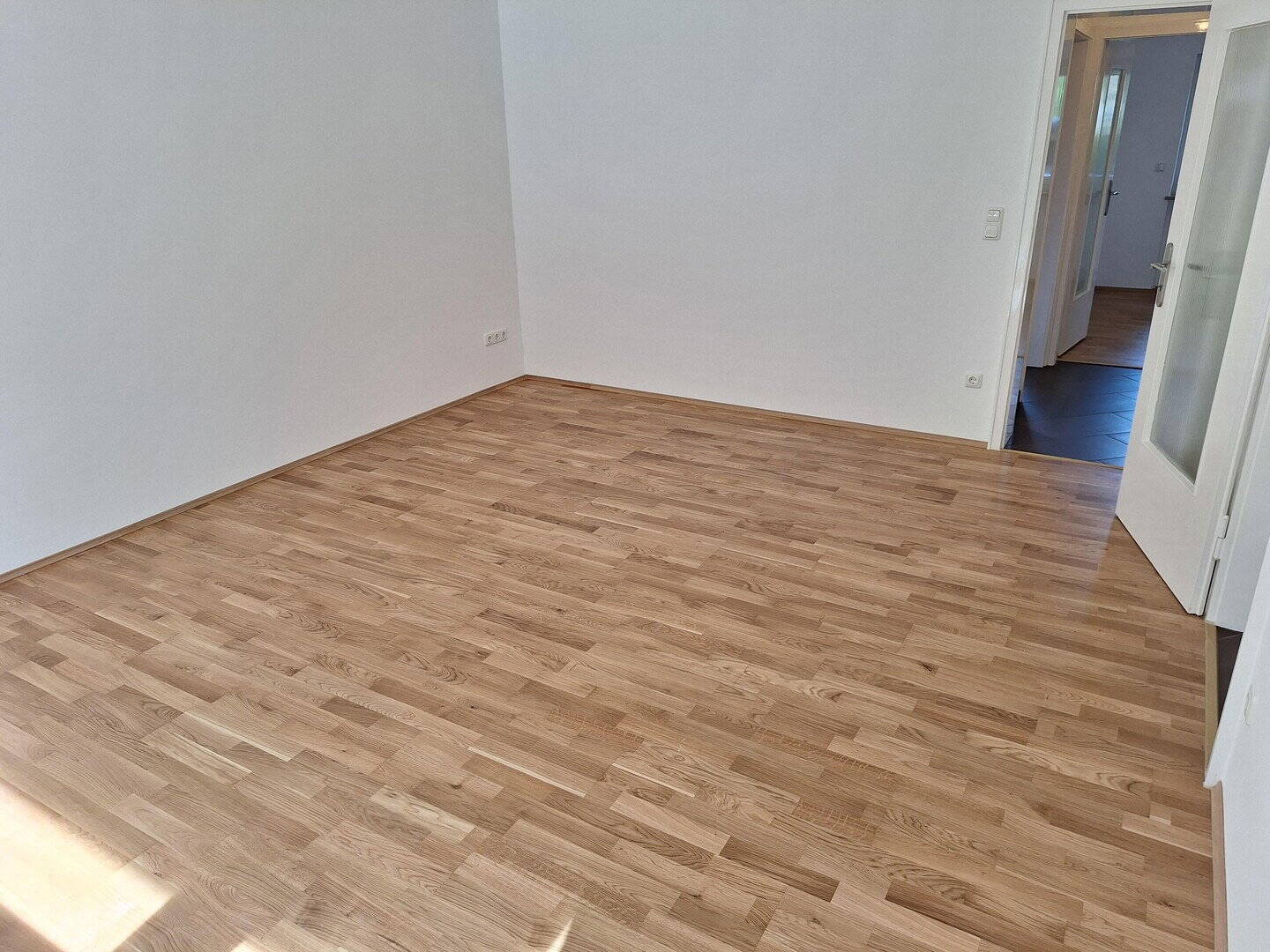 Hochwertig komplettsanierte 3-Zi. Erdgeschossterrassenwohnung in München, Fürstenried, am Waldrand – München – Vorschaubild 4