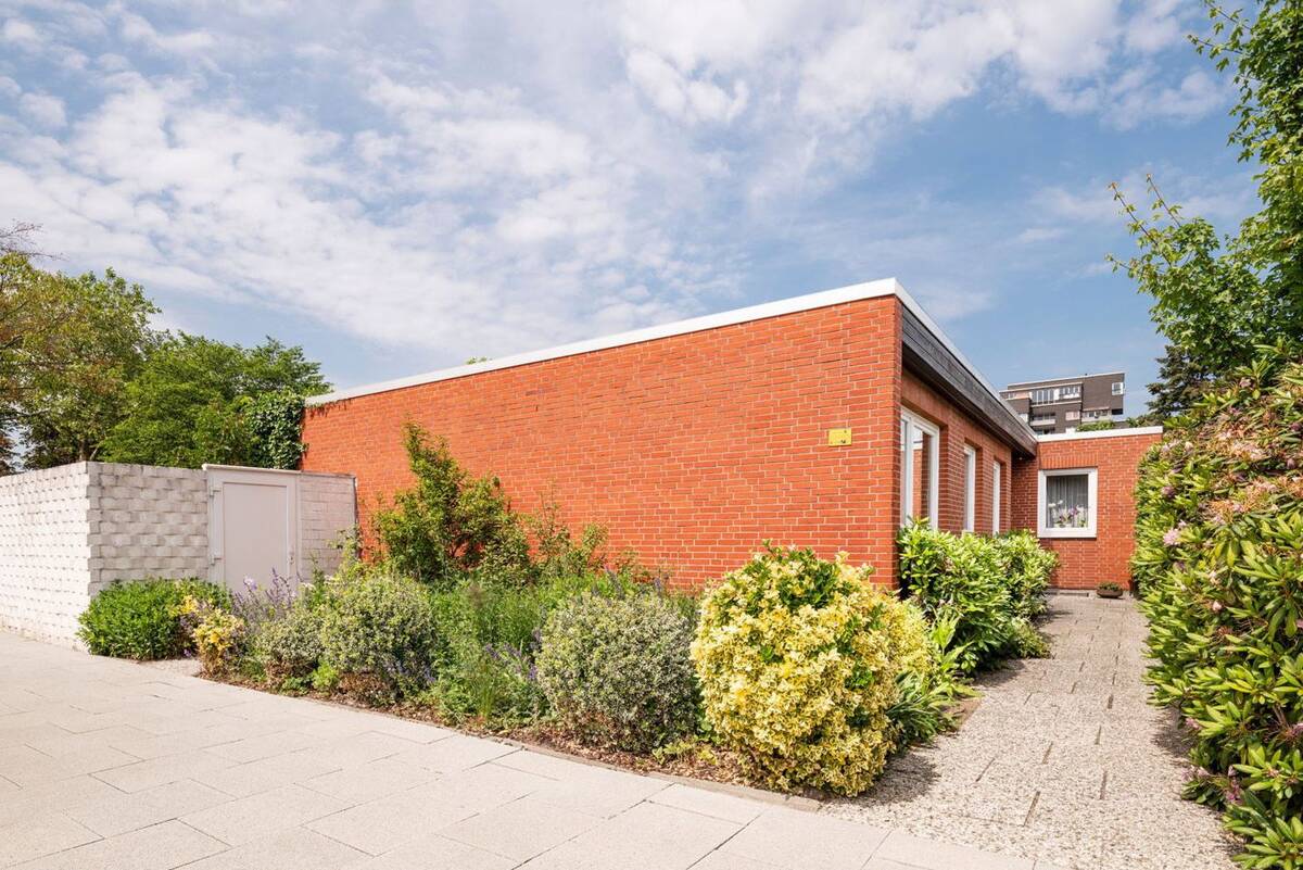 Charmanter Bungalow in ruhiger Lage des Kurfürstenviertels mit Garten, Garage und riesigem Keller – 28329 Bremen – Bild 1 von 9
