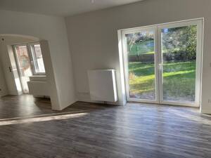 3,5‑Zimmer‑Wohnung mit Doppelhaus‑Charakter, Garten, Garage und Hobbykeller – 21149 Hamburg – Vorschaubild 2