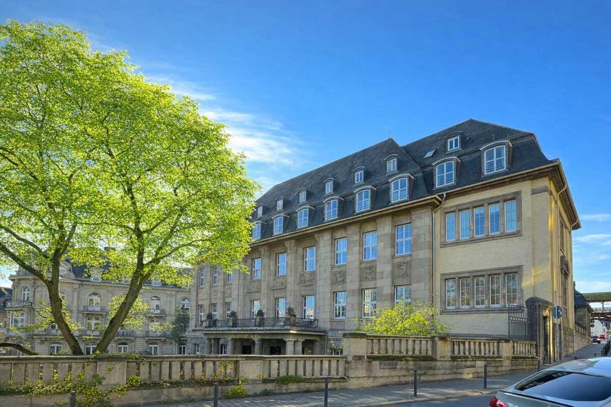 Wiesbaden: Perfekte 2 Zi-Kapitalanlage! Herrschaftliches Wohnen i. d. Kaiser-Friedrich-Residenz! – Wiesbaden – Vorschaubild 2