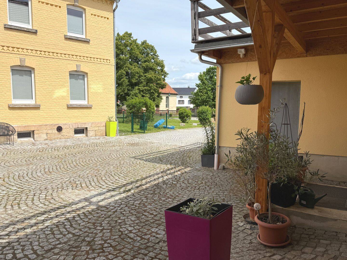 Riesiger Dreiseitenhof zwischen Jena und Eisenberg auf 3.000 Quadratmetern Grund mit vier Wohneinheiten - Top Zustand – Jena – Vorschaubild 9