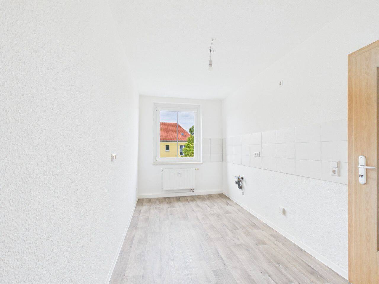 Großzügige 2-Raum - Bad mit Wanne + Dusche + Tageslicht! – Chemnitz – Vorschaubild 8