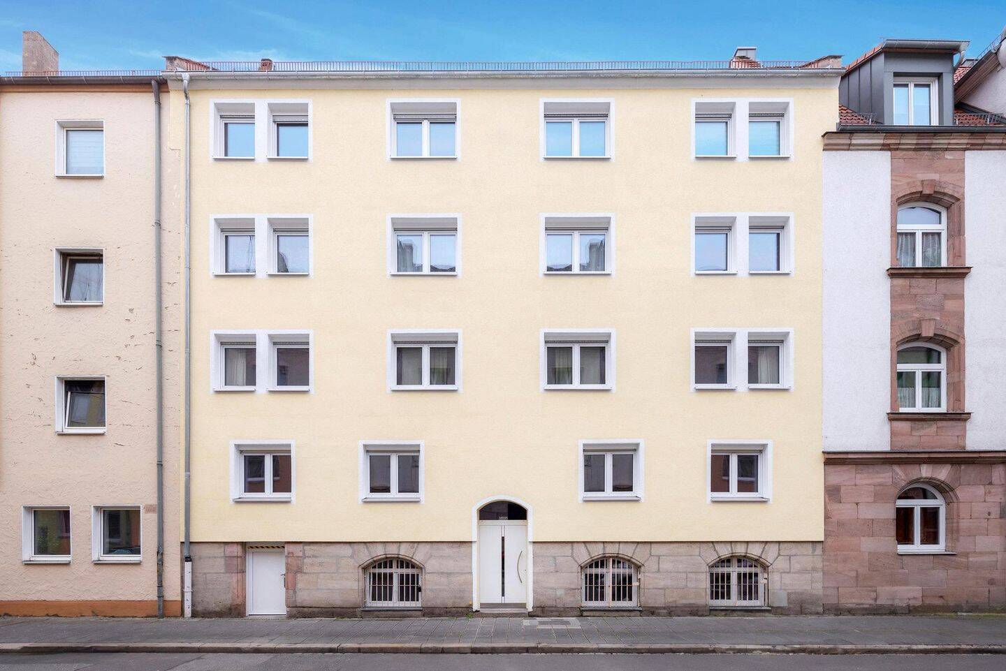 Möblierte 3- Zimmerwohnung - zum Erstbezug nach Kernsanierung (EG) – Nürnberg – Bild 1 von 9
