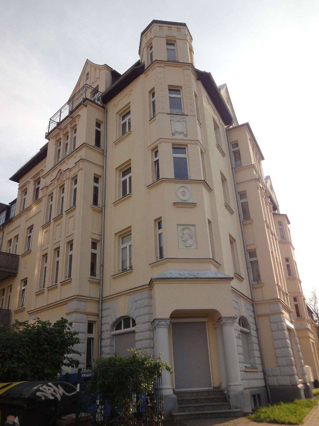 Neue Bodenbelag - Wohnräume zum Innenhog - Bad mit Wanne ! – Chemnitz – Vorschaubild 2