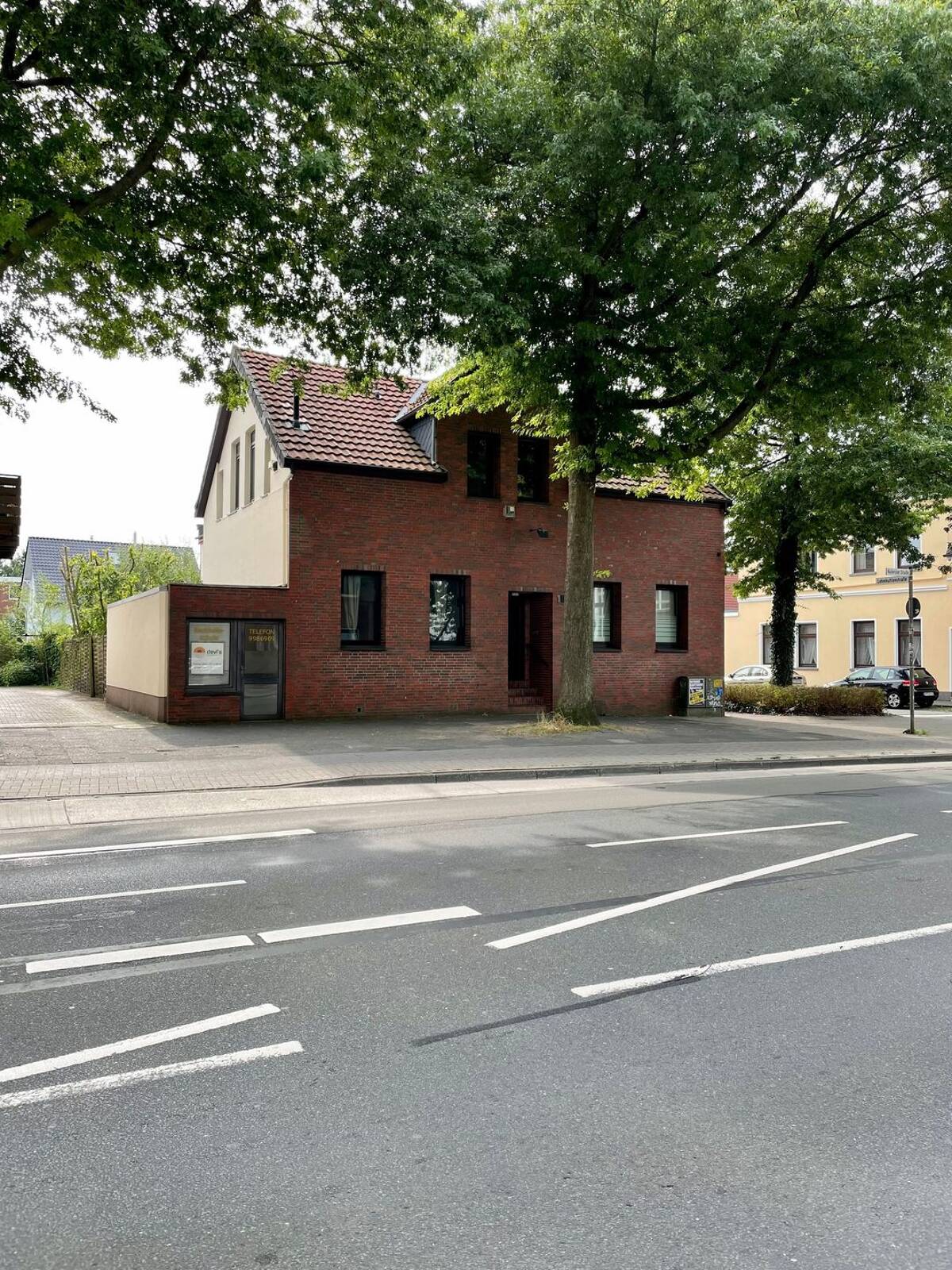 Eine Liegenschaft mit zwei Mehrparteienhäusern – 26123 Oldenburg – Bild 1 von 9
