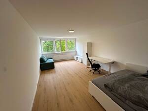 Möbliertes 1-Zimmer-Apartment in Erlangen-Bruck mit Balkon, Aufzug & Stellplatz | Furnished 1-Room Apartment in Erlangen-Bruck with Balcony, Elevator