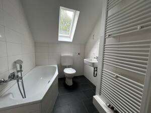 Schöne, große 3-Zimmer-Dachgeschoss-Wohnung im Nordviertel in direkter Uni-Nähe – 45141 Essen – Vorschaubild 4