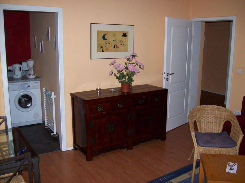 ruhiges Apartment mit Sonnenbalkon nahe TU Berlin, Spree und Schloss Charlottenburg – Berlin – Vorschaubild 2
