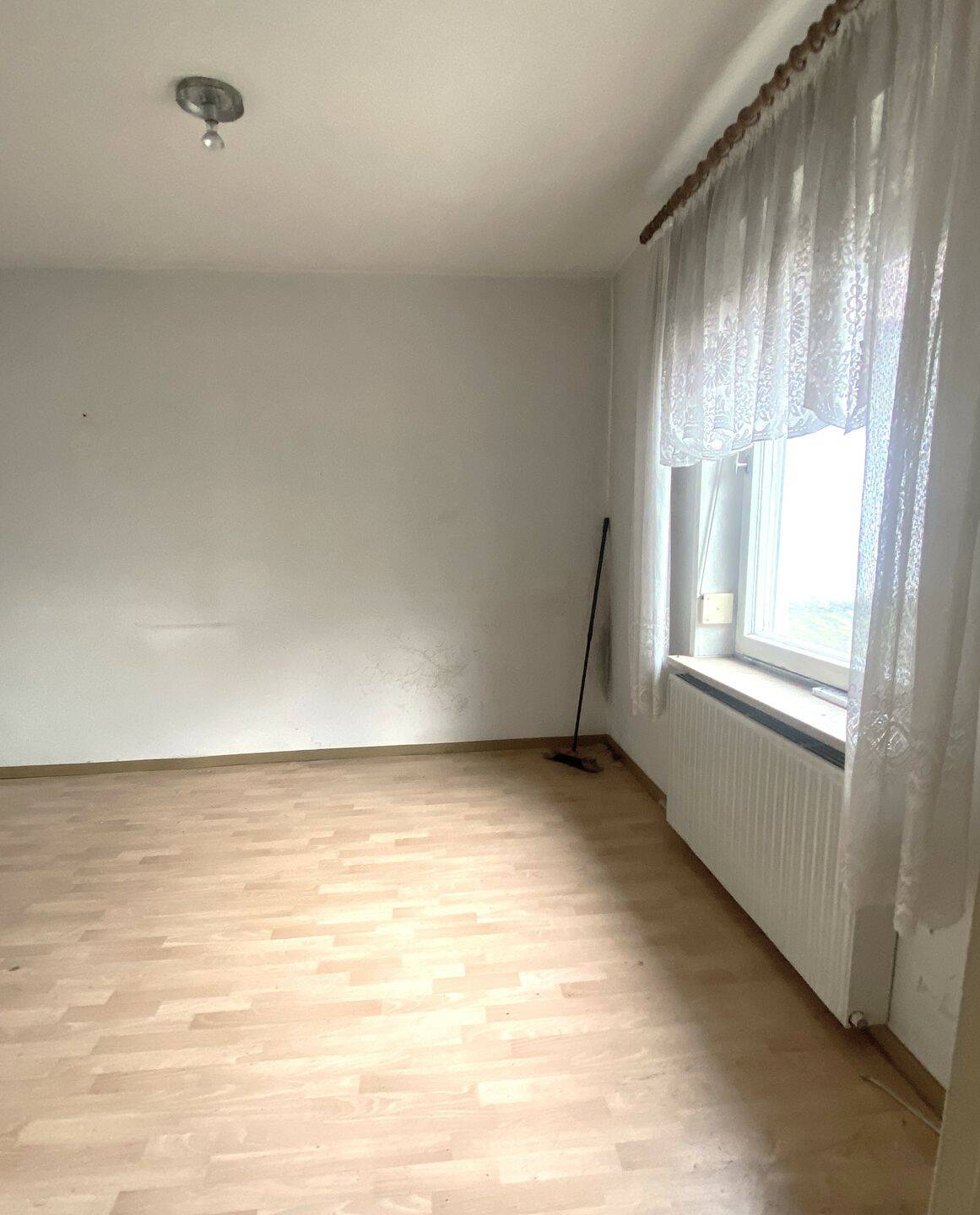 WOHNHAUS - RENOVIERUNGSOBJEKT mit großem Potenzial für Wohnen und Gewerbe – Mallersdorf-Pfaffenberg – Vorschaubild 4