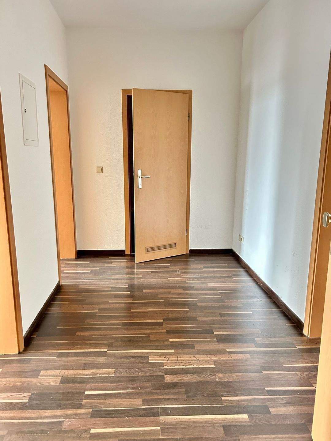 +++HELLE ALTBAU- WOHNUNG MIT BALKON FÜR EIGENNUTZER o. KAPITALANLEGER+++ – Chemnitz – Vorschaubild 4