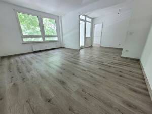 Schöne 5-Zimmer-Wohnung mit Balkon! – 45279 Essen – Vorschaubild 2