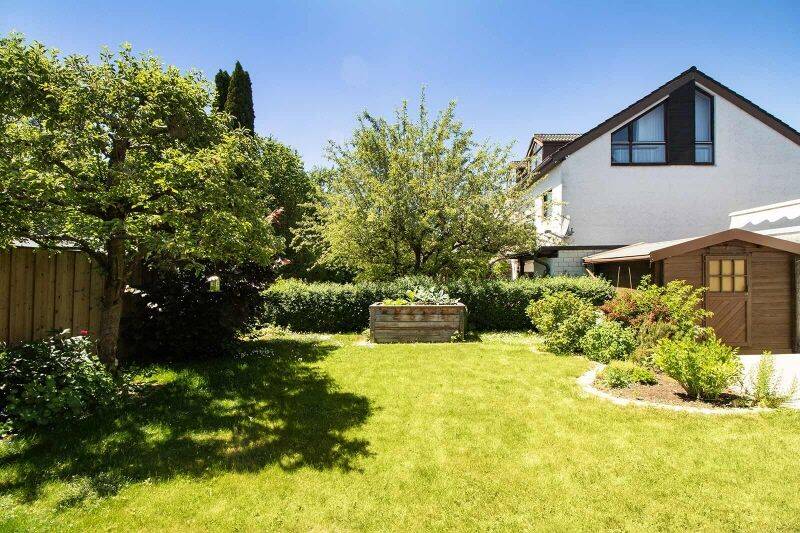 Zuhause für Familien - Klassische Doppelhaushälfte mit sonnigem Südgarten u. Einzelgarage – Neubiberg – Vorschaubild 4
