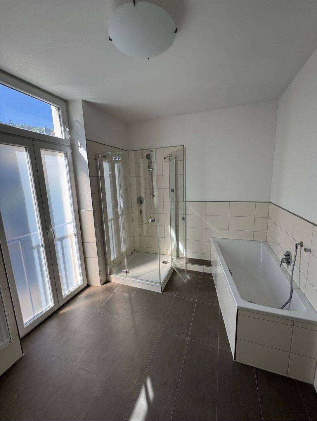 Schönes Zimmer mit eigenem Balkon in 4er WG – Würzburg – Vorschaubild 4