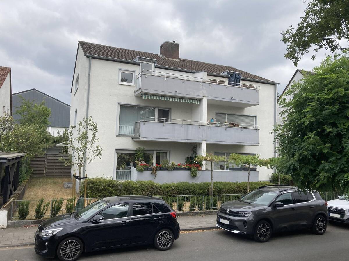 Top renovierte Wohnung im DG mit Balkon + Einbauküche – 50996 Köln – Bild 1 von 9