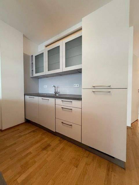 Zentrale Lage: Sehr schöne sonnige, ruhige luxuriöse 3-Zimmer-Wohnung mit 2 Terrassen und Gärten, KFZ-Stellplatz – Nürnberg – Vorschaubild 6