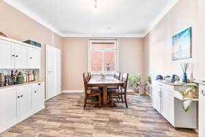 Traumhafte Altbauwohnung mit 2,80 m Stuckdecken, Loggia & hochwertiger Sanierung – 70178 Stuttgart – Vorschaubild 7