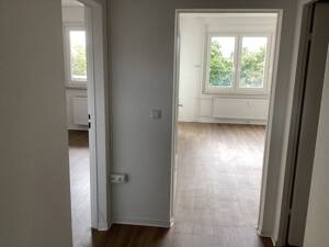 Miet mich - individuelle 2-Zimmer-Wohnung mit Balkon – 60439 Frankfurt am Main – Vorschaubild 2