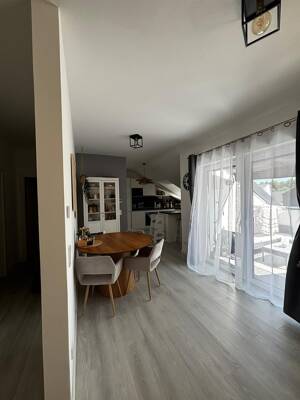 Exklusive 3-Zimmer-Dachgeschosswohnung (96 m²) im Dreifamilienhaus mit Loggia & Einbauküche – 74081 Heilbronn – Vorschaubild 2