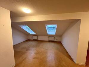 Großzügige 1-Zimmer-Dachgeschoss-Wohnung Saniert mit Aufzug und Stellplatz – 24103 Kiel – Vorschaubild 4