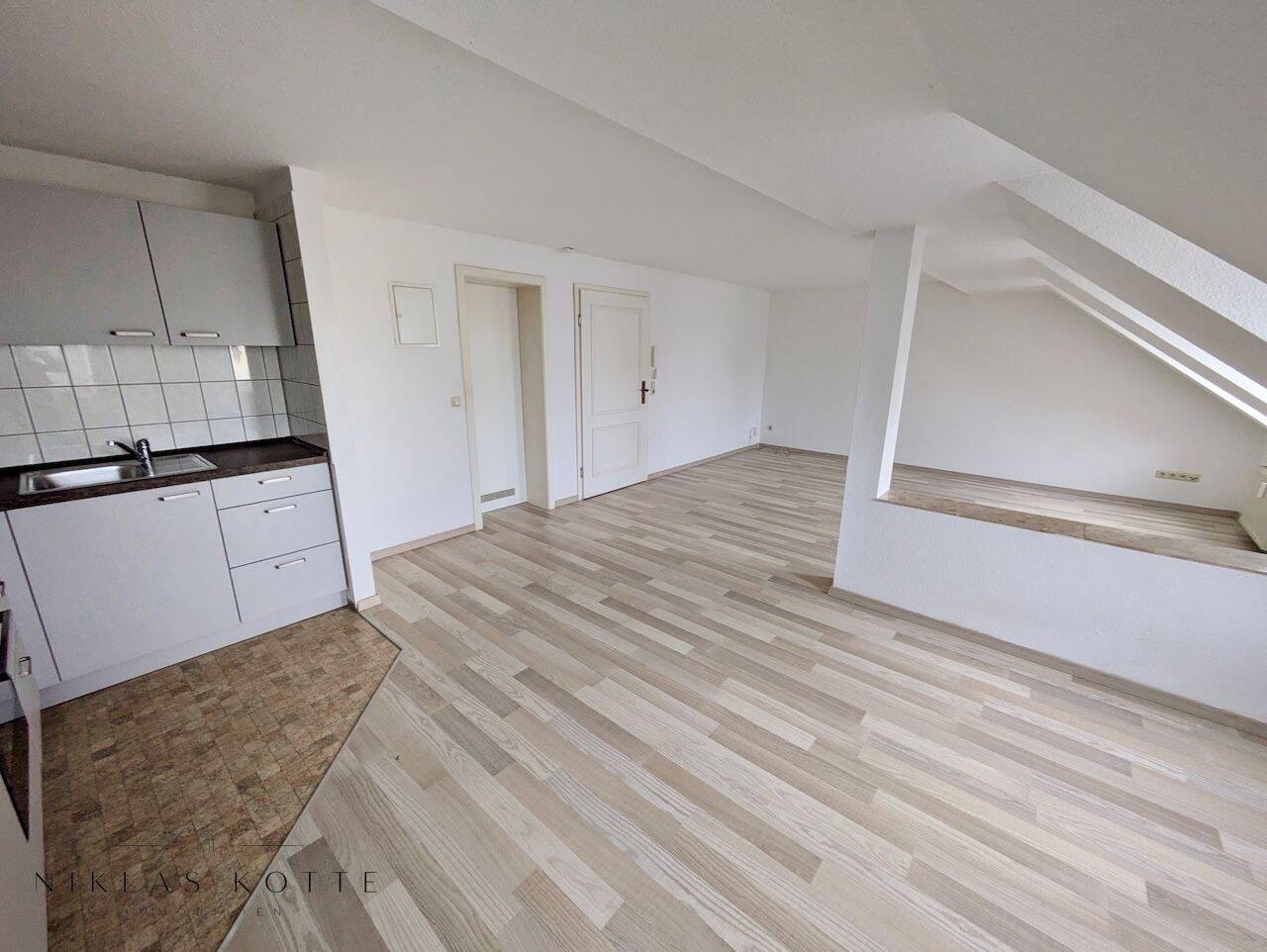 ++ 42 m² zum Wohlfühlen: helle 1-Raum-Wohnung mit Einbauküche, im Zentrum ++ – Chemnitz – Vorschaubild 4