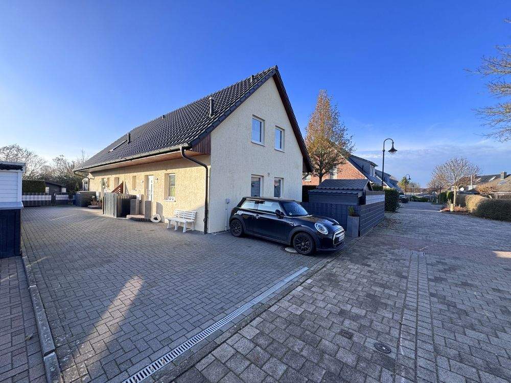 Reinfeld : Moderne und energieeffiziente 3-Zi Doppelhaushälfte in gefragter Wohnlage von Reinfeld – Reinfeld – Bild 1 von 9