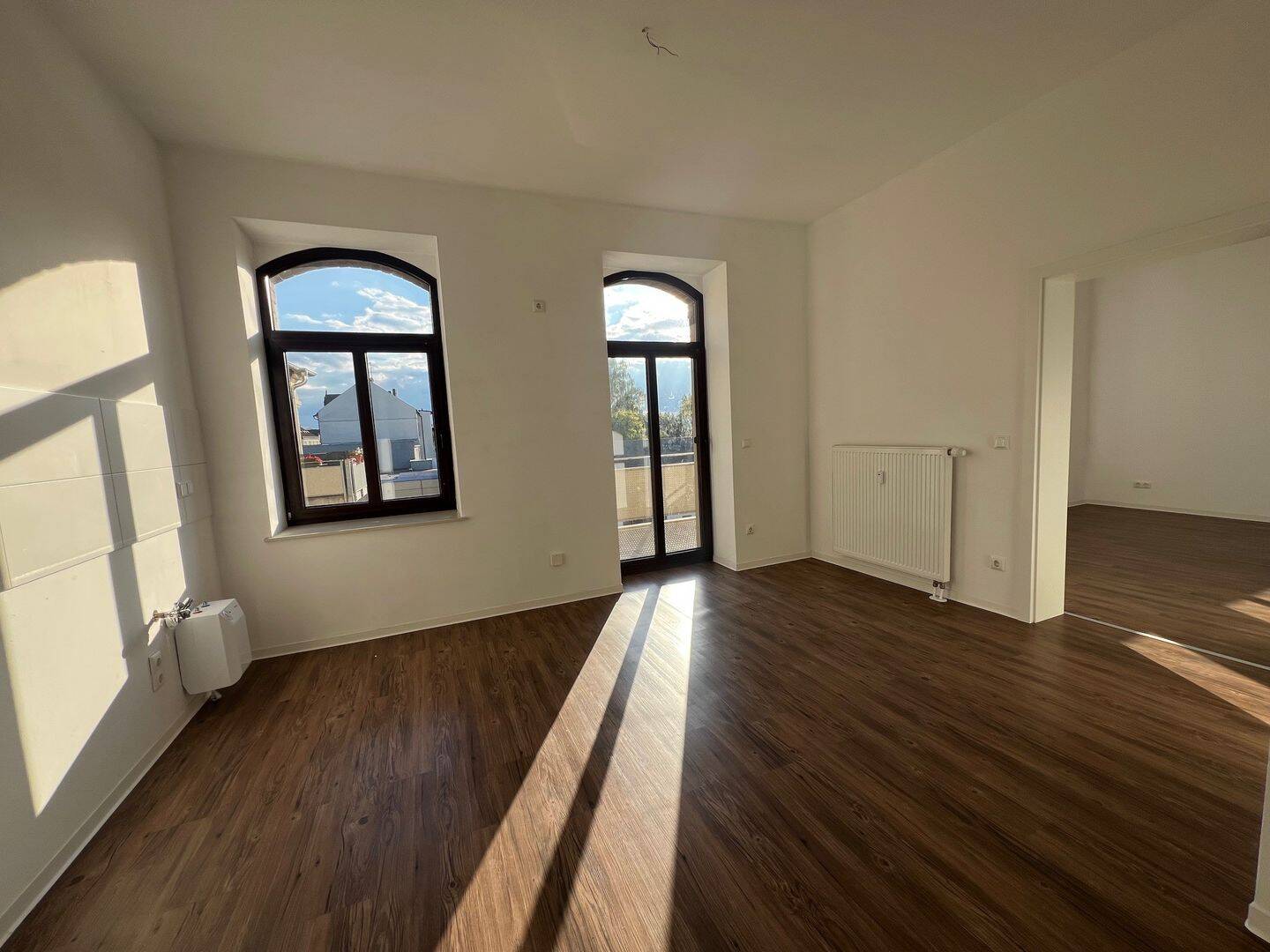 1. OG mit Lift / Balkon / Wanne + Dusche / große Küche u.v.m. – Chemnitz – Bild 1 von 9