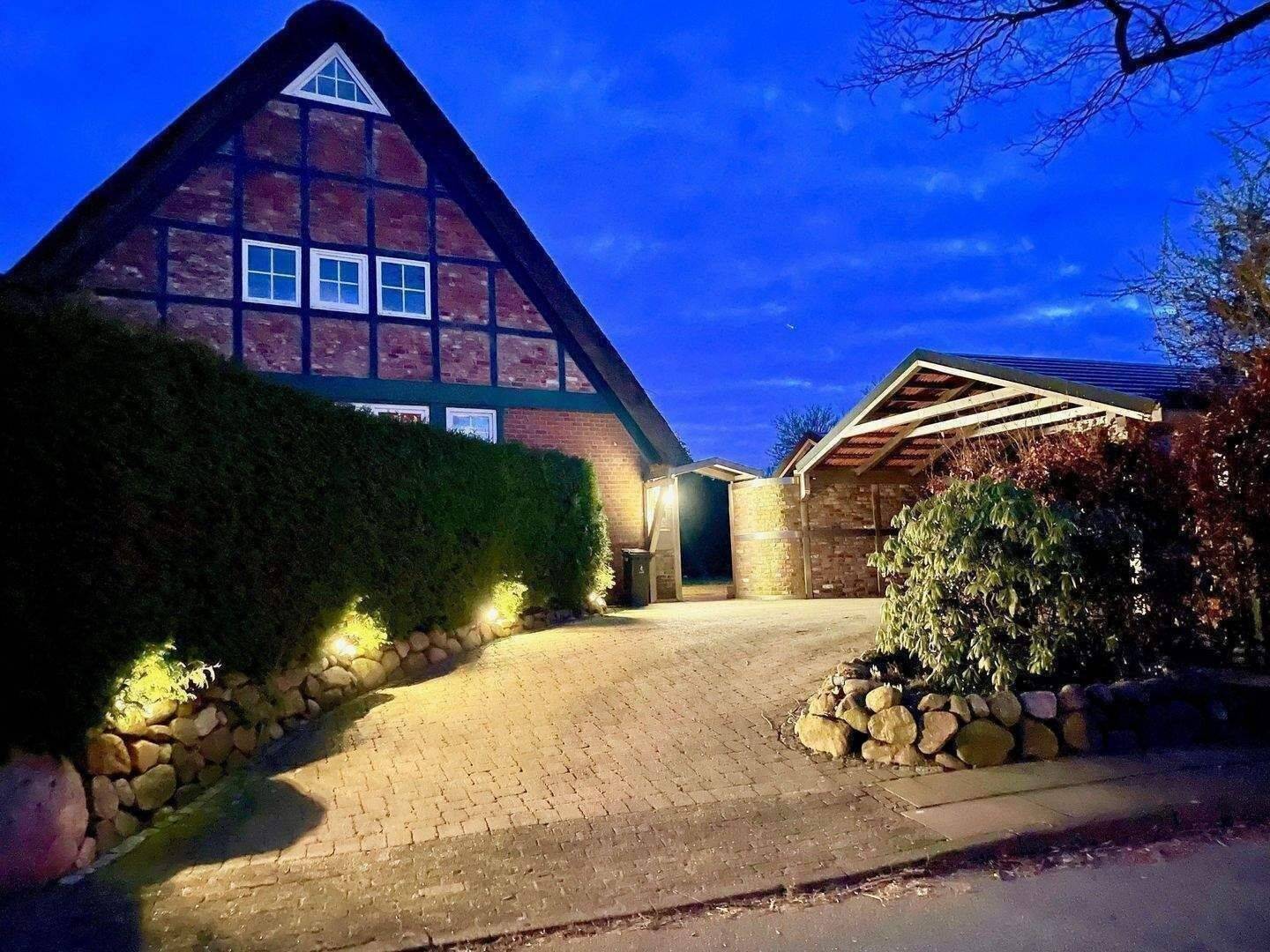 Traumhaus für die große Familie - exklusiv saniert und renoviert - sofort bezugsfrei! – Quickborn – Vorschaubild 2
