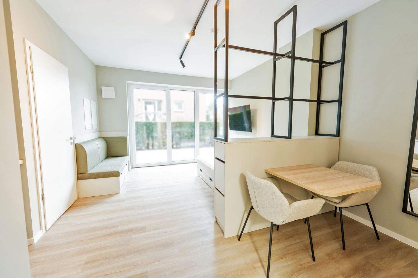 Möblierte 1-Zimmer-Wohnung mit Terrasse und Kochnische